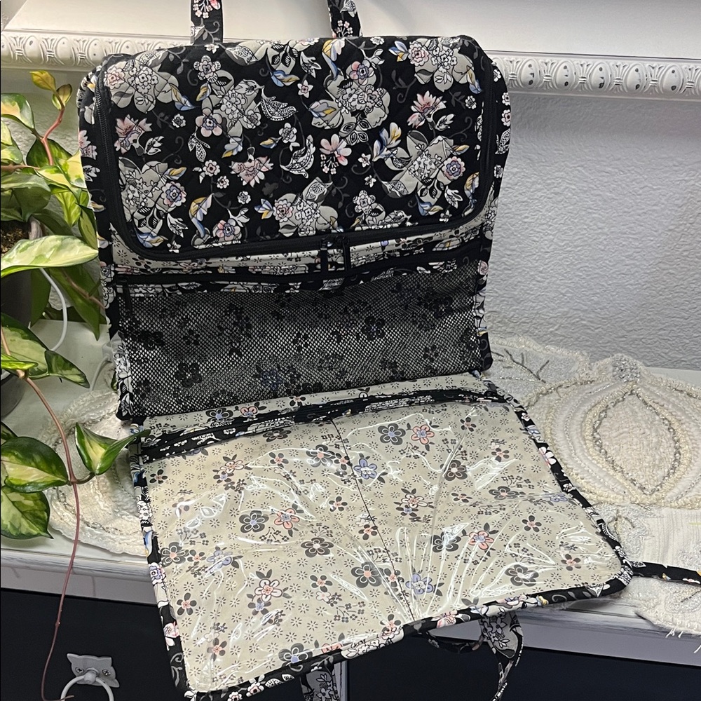 NWOT  Vera Bradley Iconic Grand Hanging Organizer - Picture 5 of 16